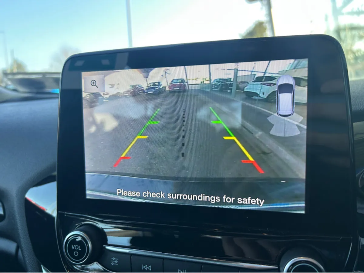 Ford Fiesta TITANIUM 1.10 85PS 5SPEED 4DR - Image 4