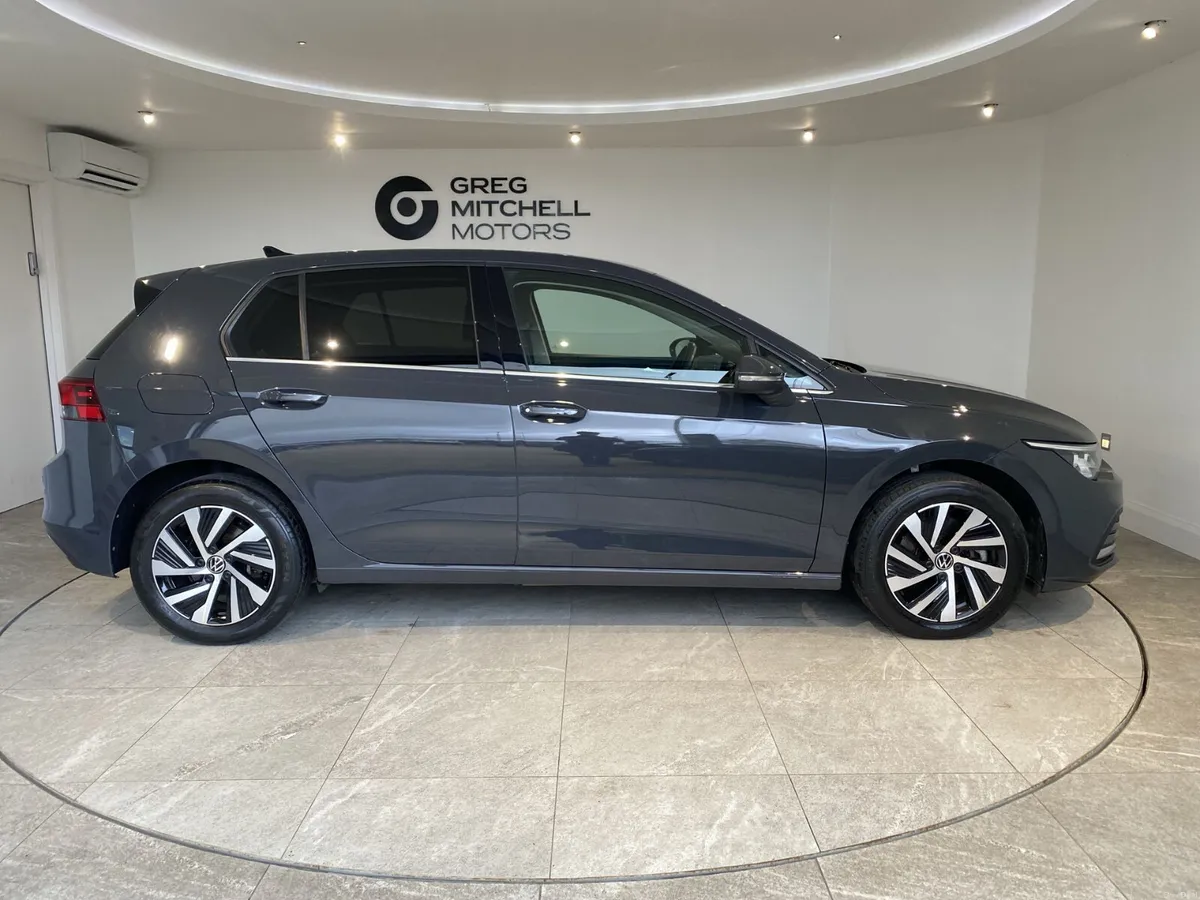 Volkswagen Golf 2023 - Image 4