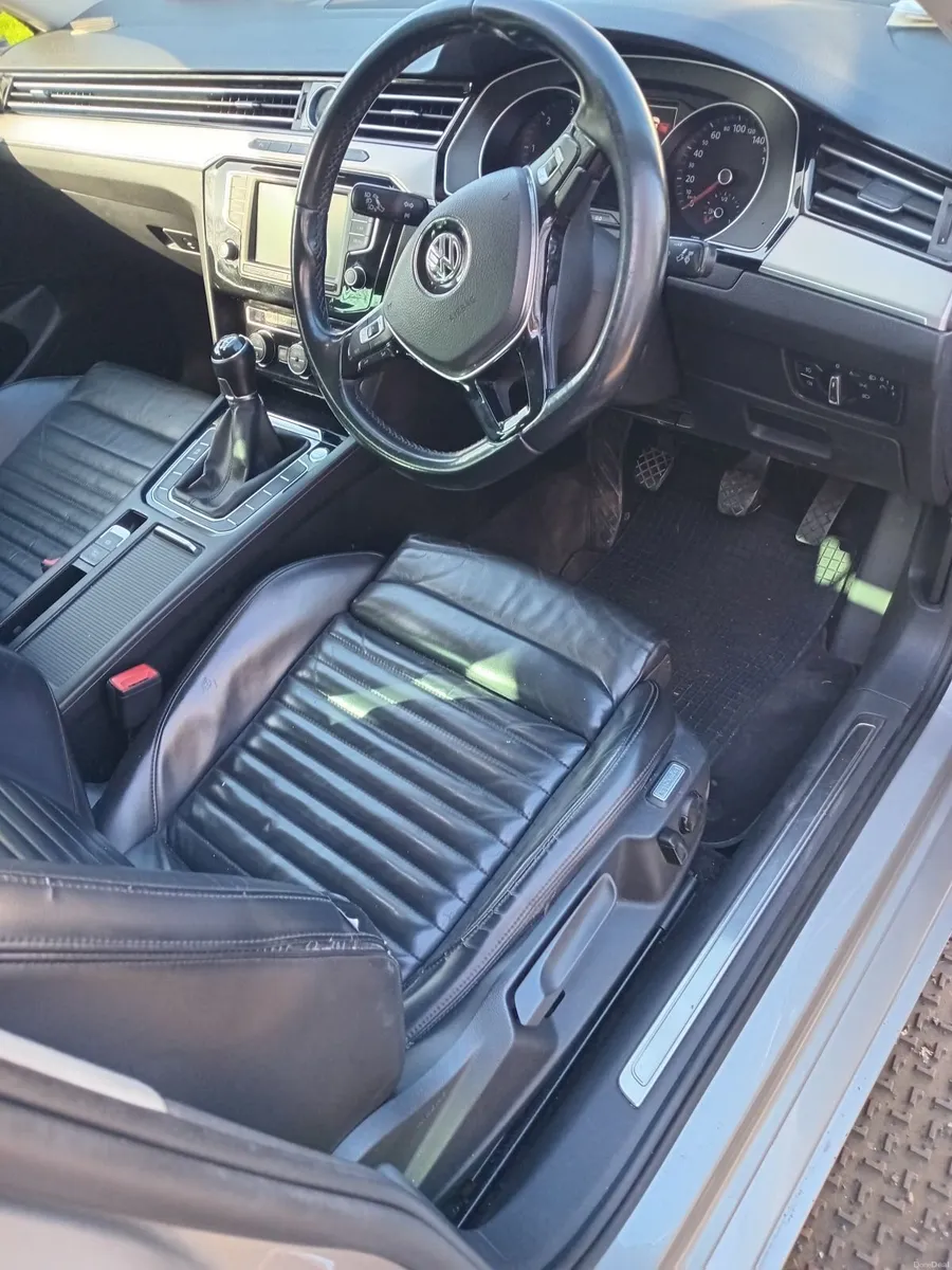 Volkswagen Passat 2016 - Image 1