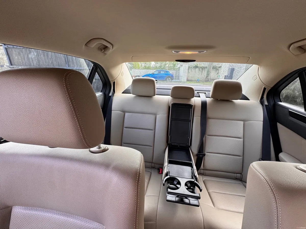 Mercedes-Benz E-Class 2010 - Image 4