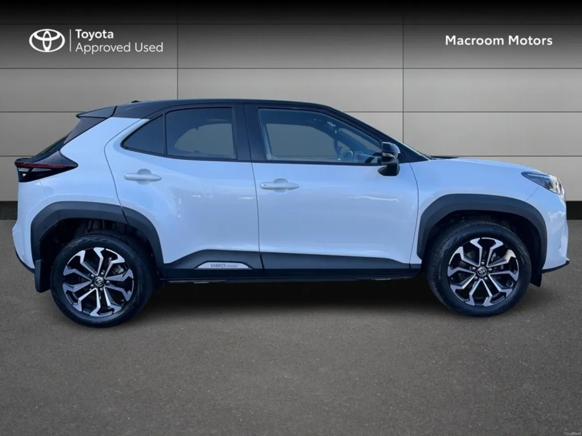 Toyota Yaris Cross CR CROSS LUNA SPORT 4DR AUTO - Image 3