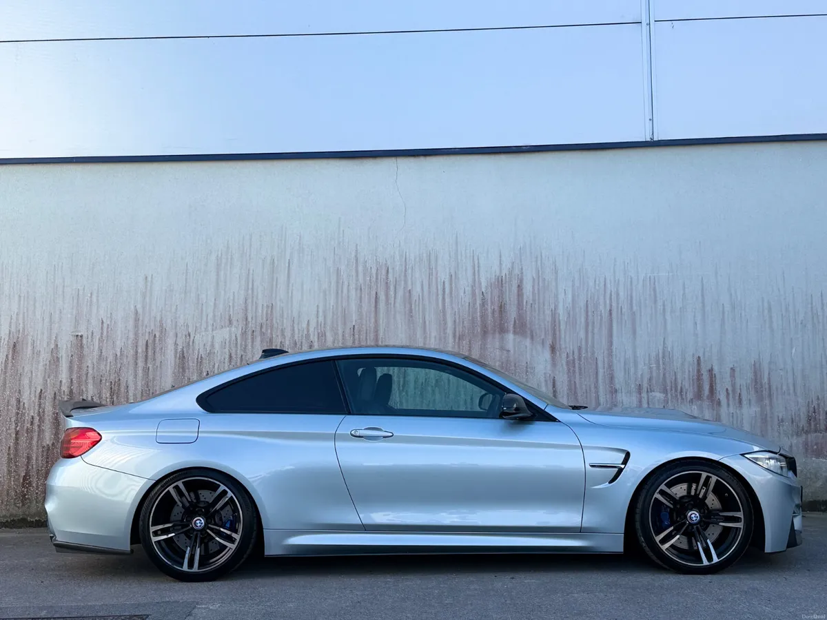 2016 BMW M4 3.0 DCT 425hp FSH F82 - Image 3