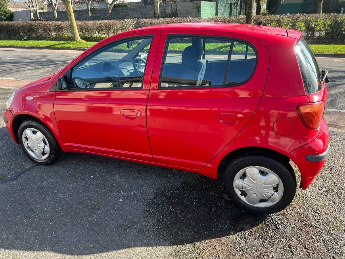 Toyota Yaris 2004 - Image 1