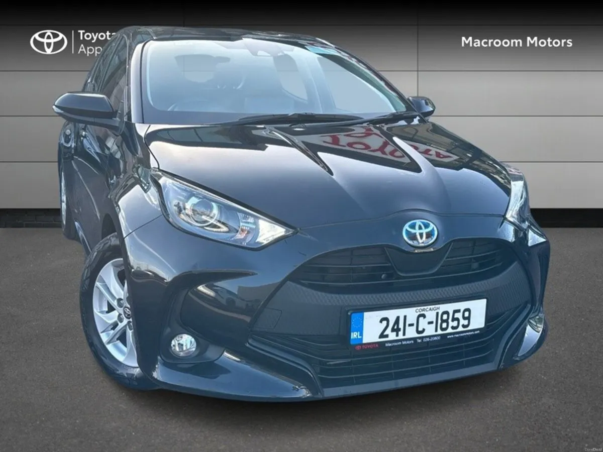 Toyota Yaris 1.5 HYBRID LUNA 4DR - Image 1