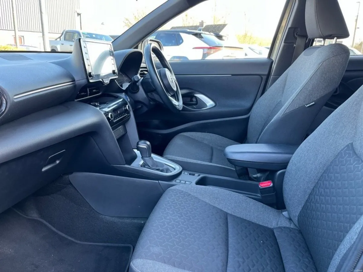 Toyota Yaris Cross USED CAR SALE!! YARIS CROSS LUN - Image 6