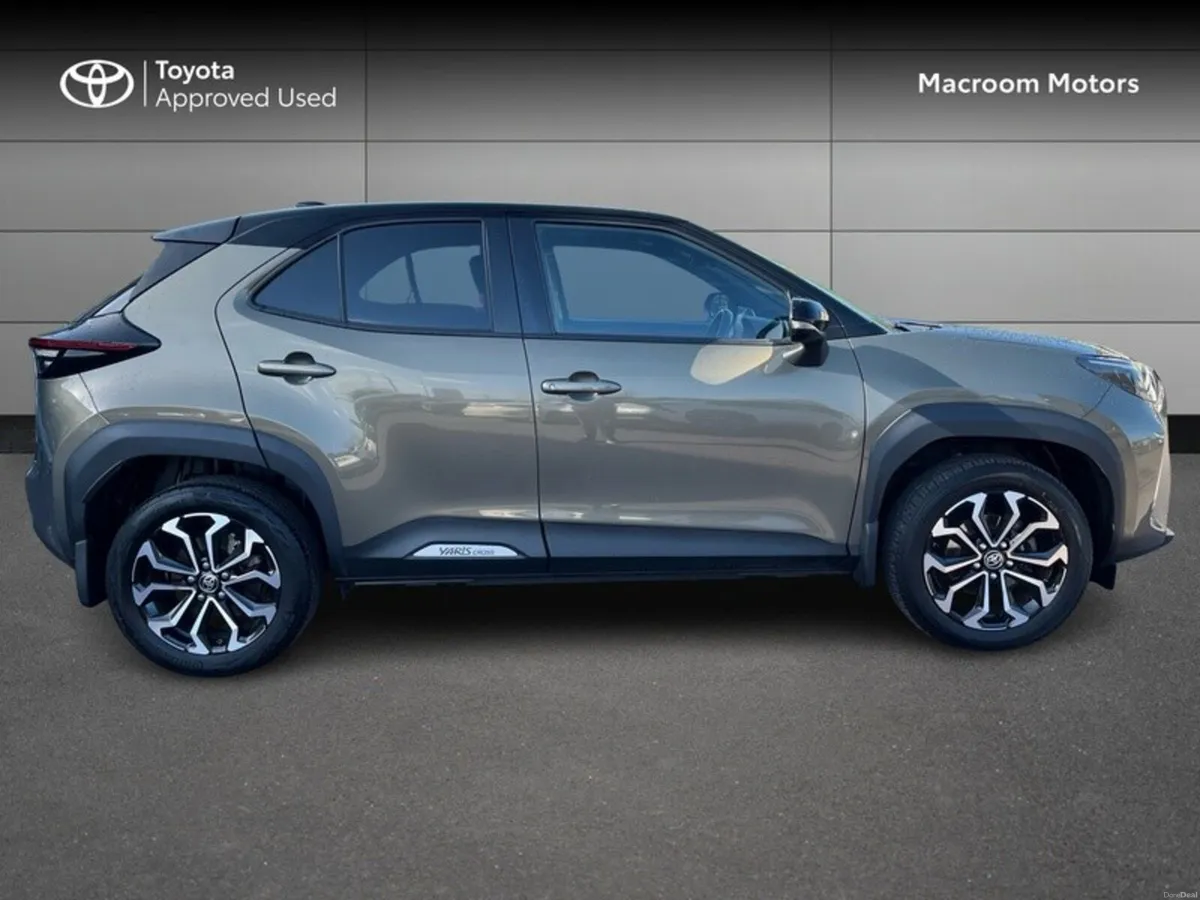 Toyota Yaris Cross YARIS CROSS LUNA SPORT - Image 3