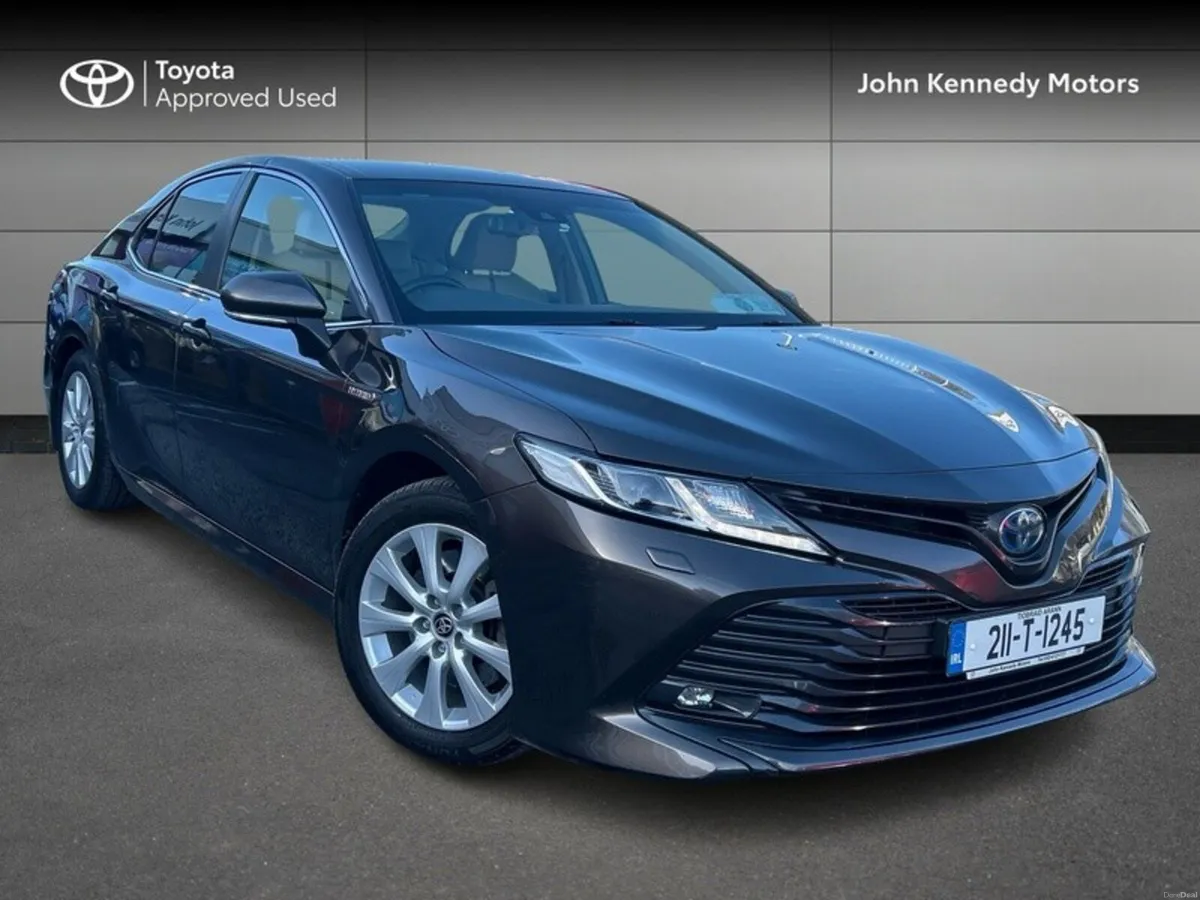 Toyota Camry HYBRID SOL - Image 1