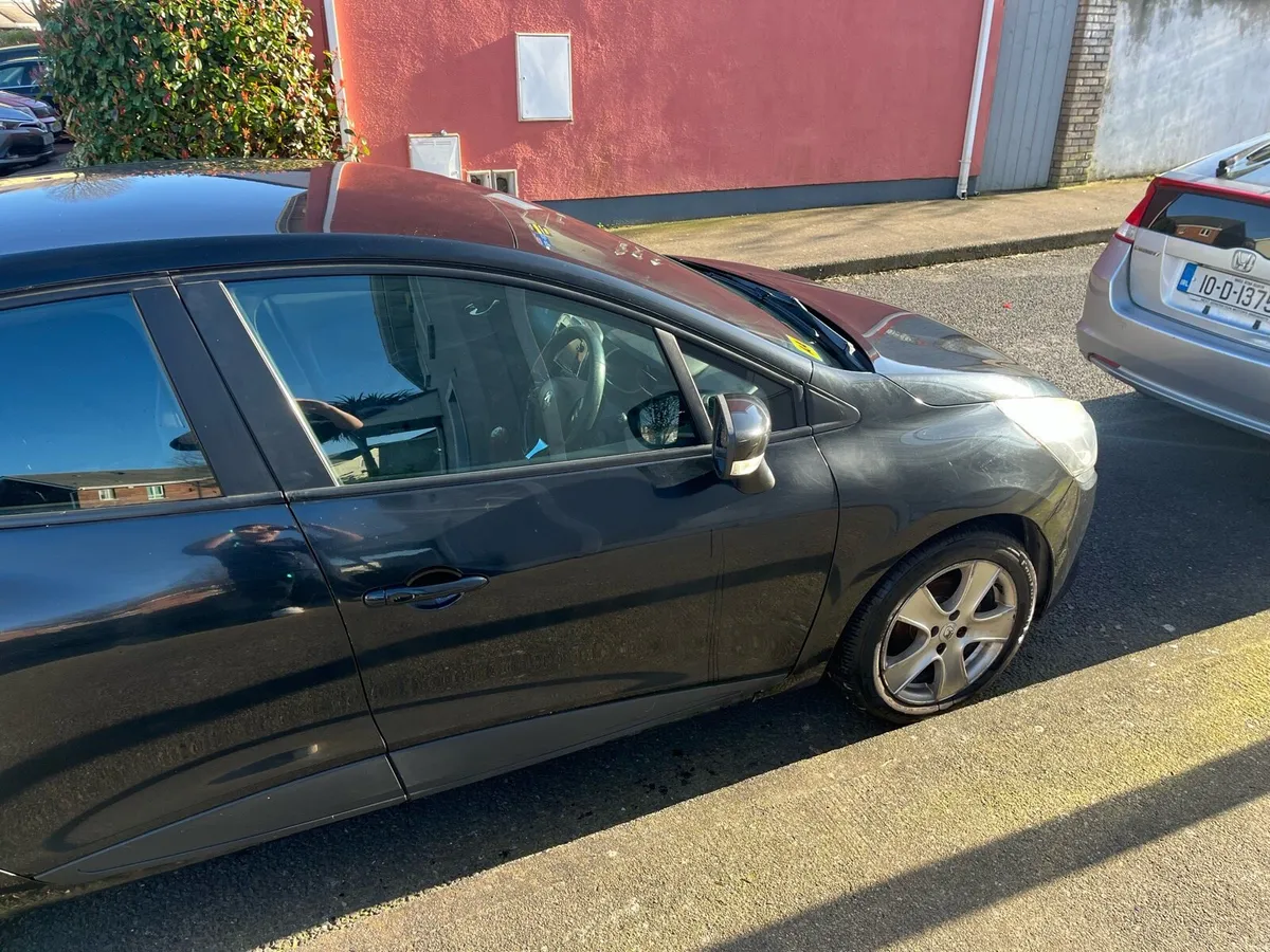 Renault Clio(Black) - Image 4