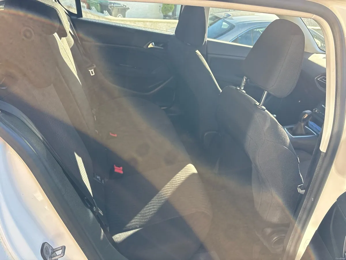 152 Peugeot 308 white - Image 6