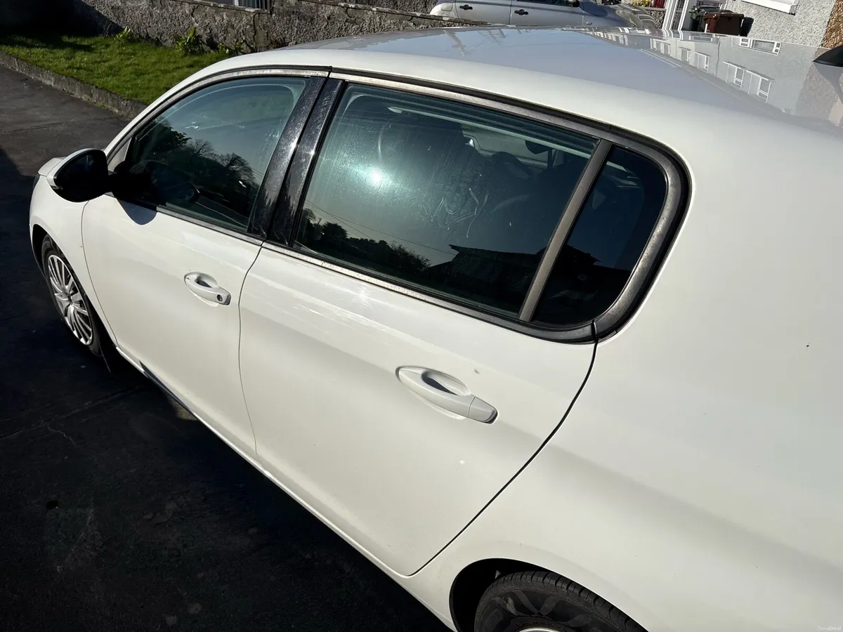152 Peugeot 308 white - Image 4