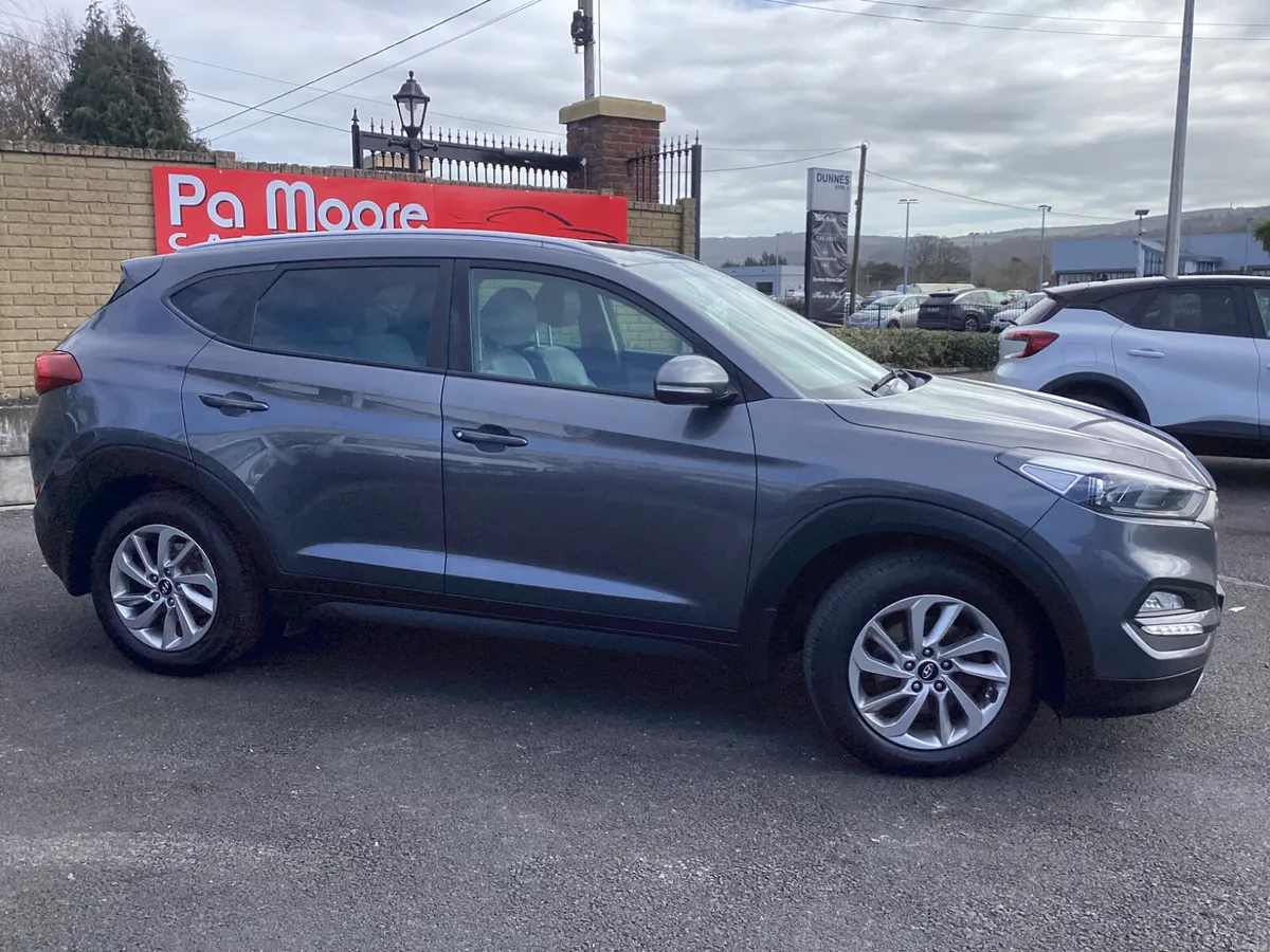 Hyundai Tucson ** CAMERA * SAT NAV - Image 2