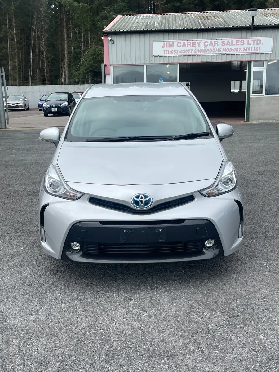 Toyota Prius Alpha 2015-1 - Image 2