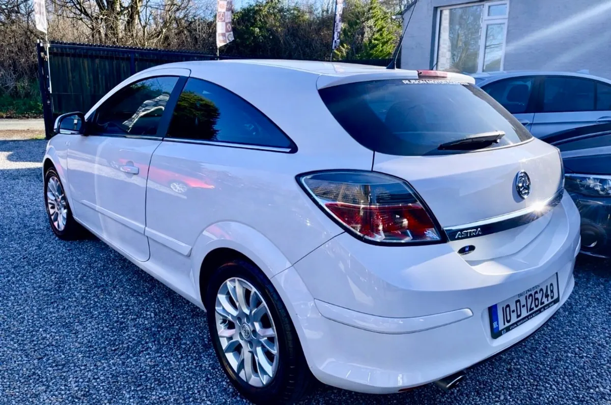 10 Opel Astra 1.7 CDTI – 3 Door – Spotless Example - Image 4