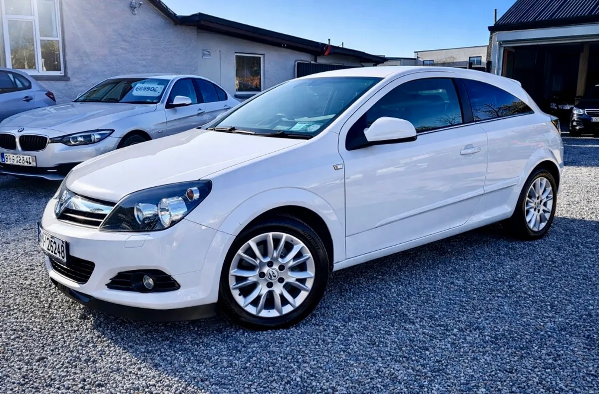 10 Opel Astra 1.7 CDTI – 3 Door – Spotless Example - Image 2