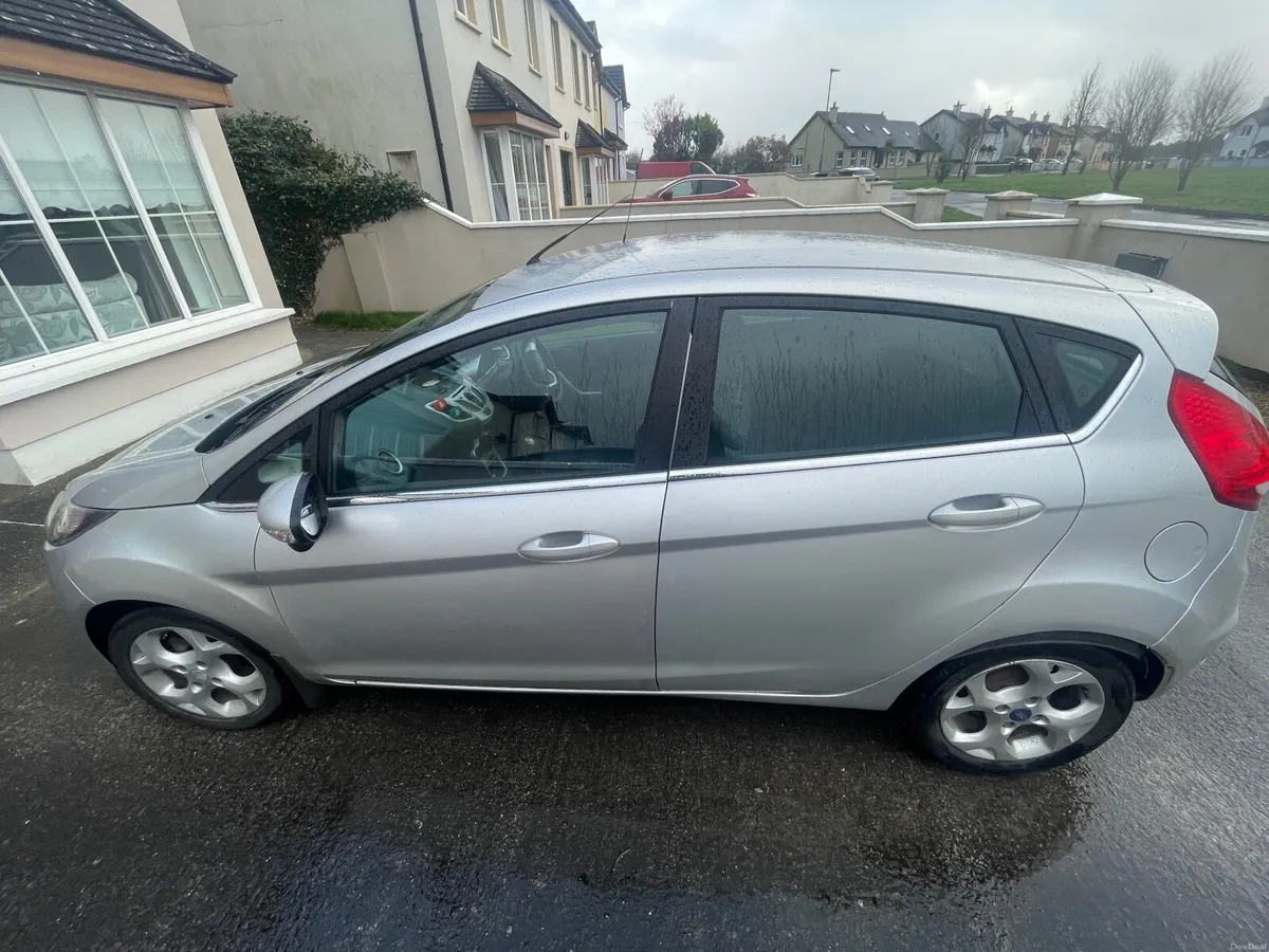 Ford Fiesta 2010 - Image 4