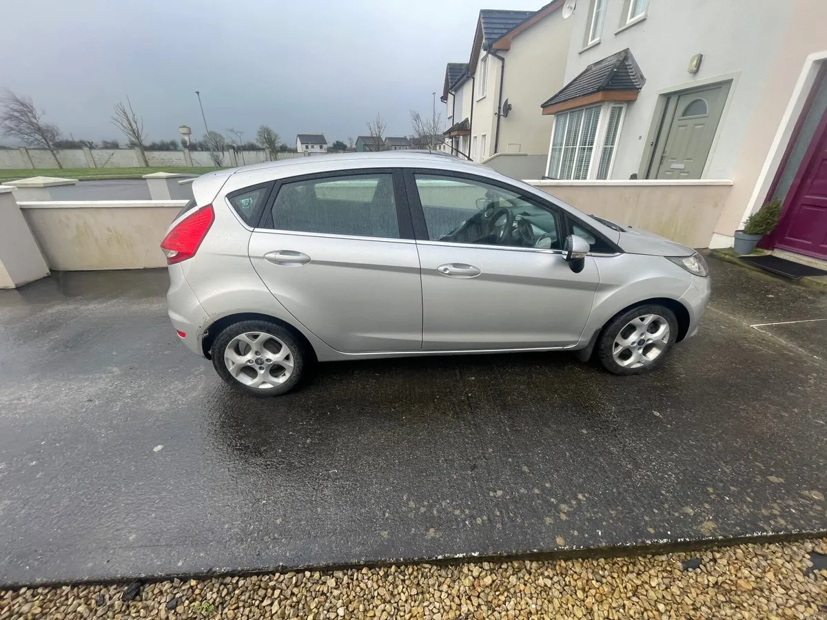 Ford Fiesta 2010 - Image 3