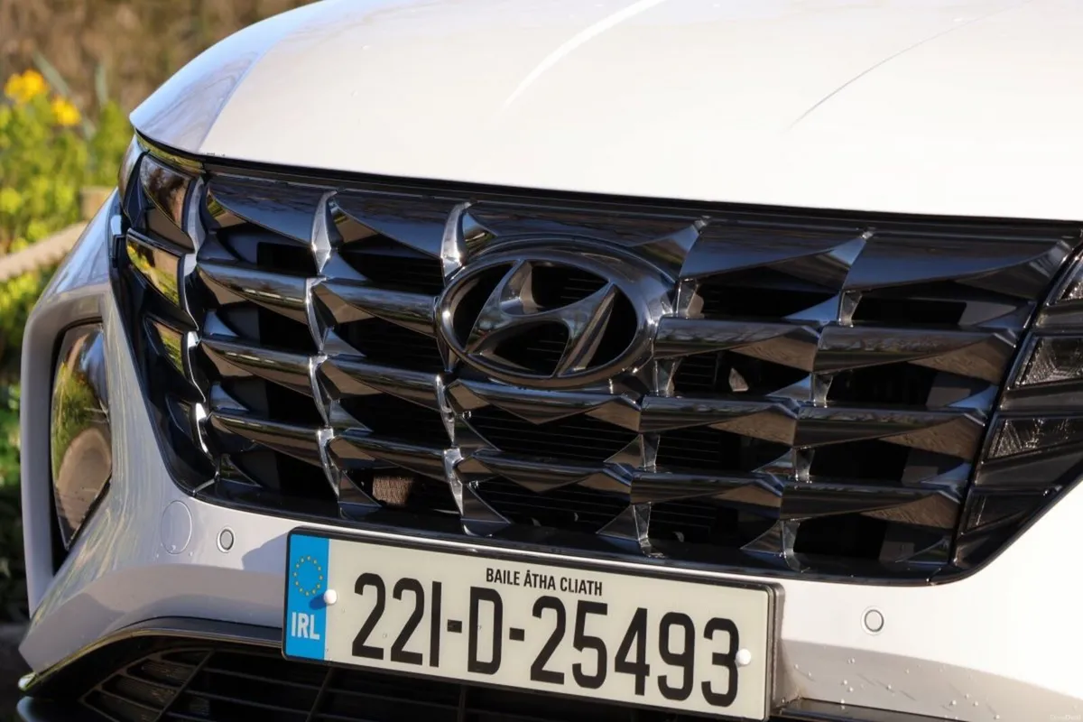 Hyundai Tucson Executive Plus HEV Auto, Two Tone R - Image 3