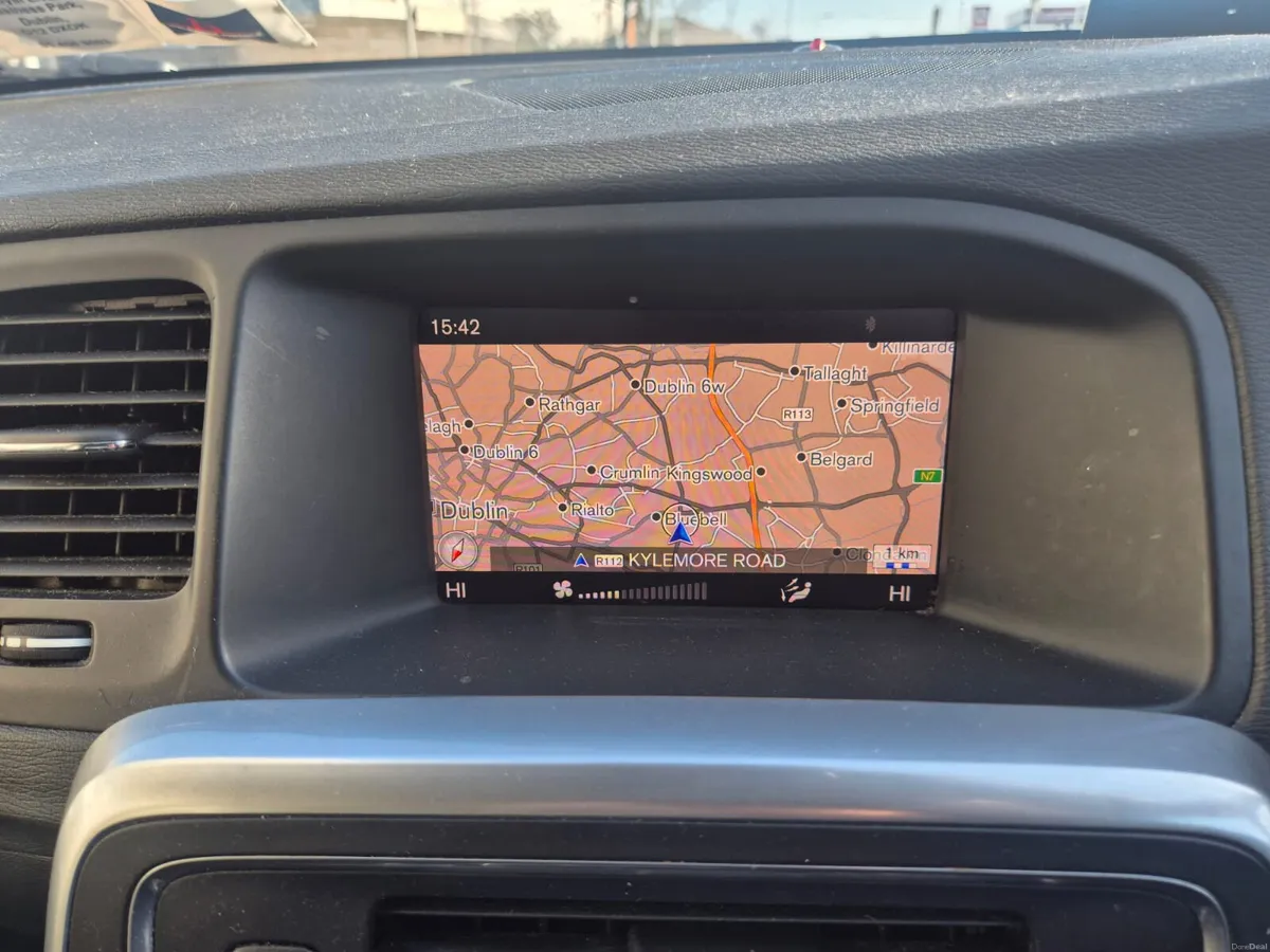 Stunning Volvo S60 2017 ONLY 1 OWNER - Image 4