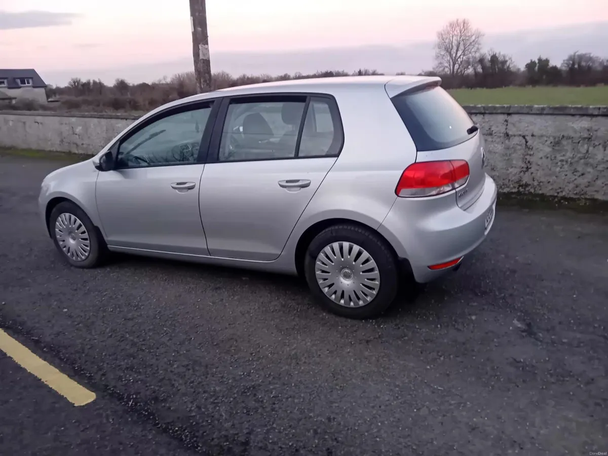 Volkswagen Golf 2010 - Image 2