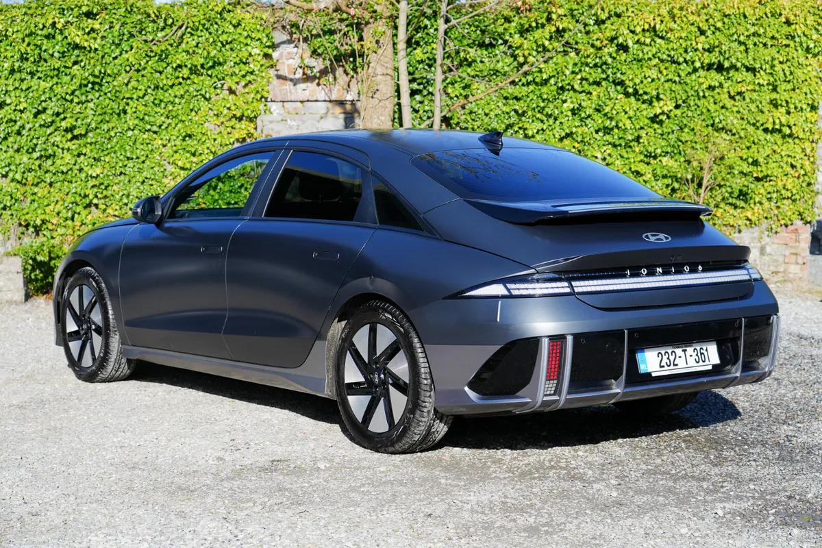 2023 Hyundai IONIQ 6 Signature - Image 3