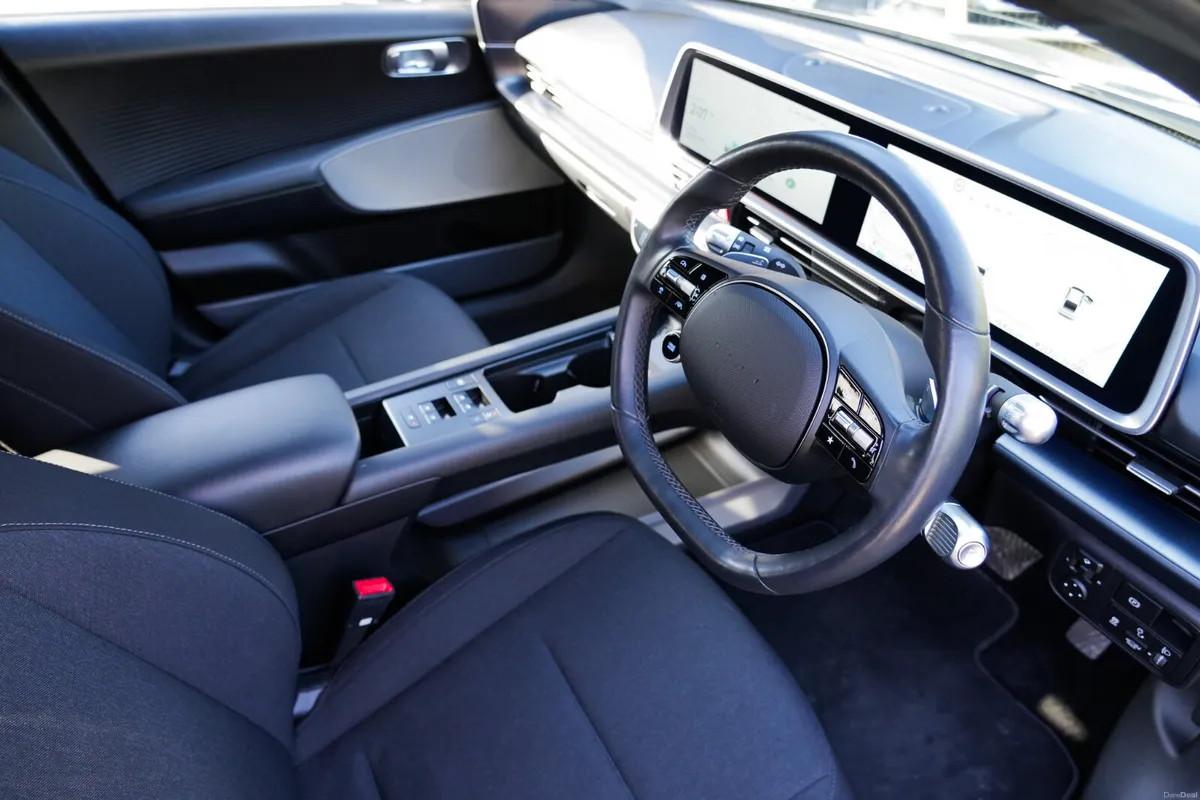 2023 Hyundai IONIQ 6 Signature - Image 2