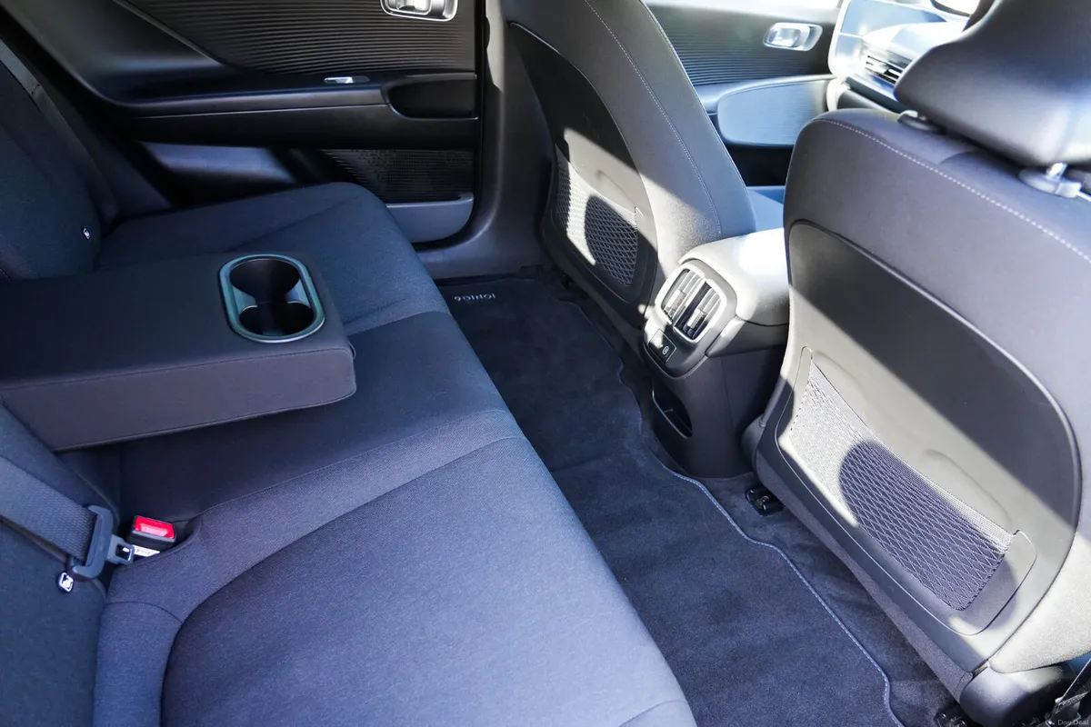 2023 Hyundai IONIQ 6 Signature - Image 4