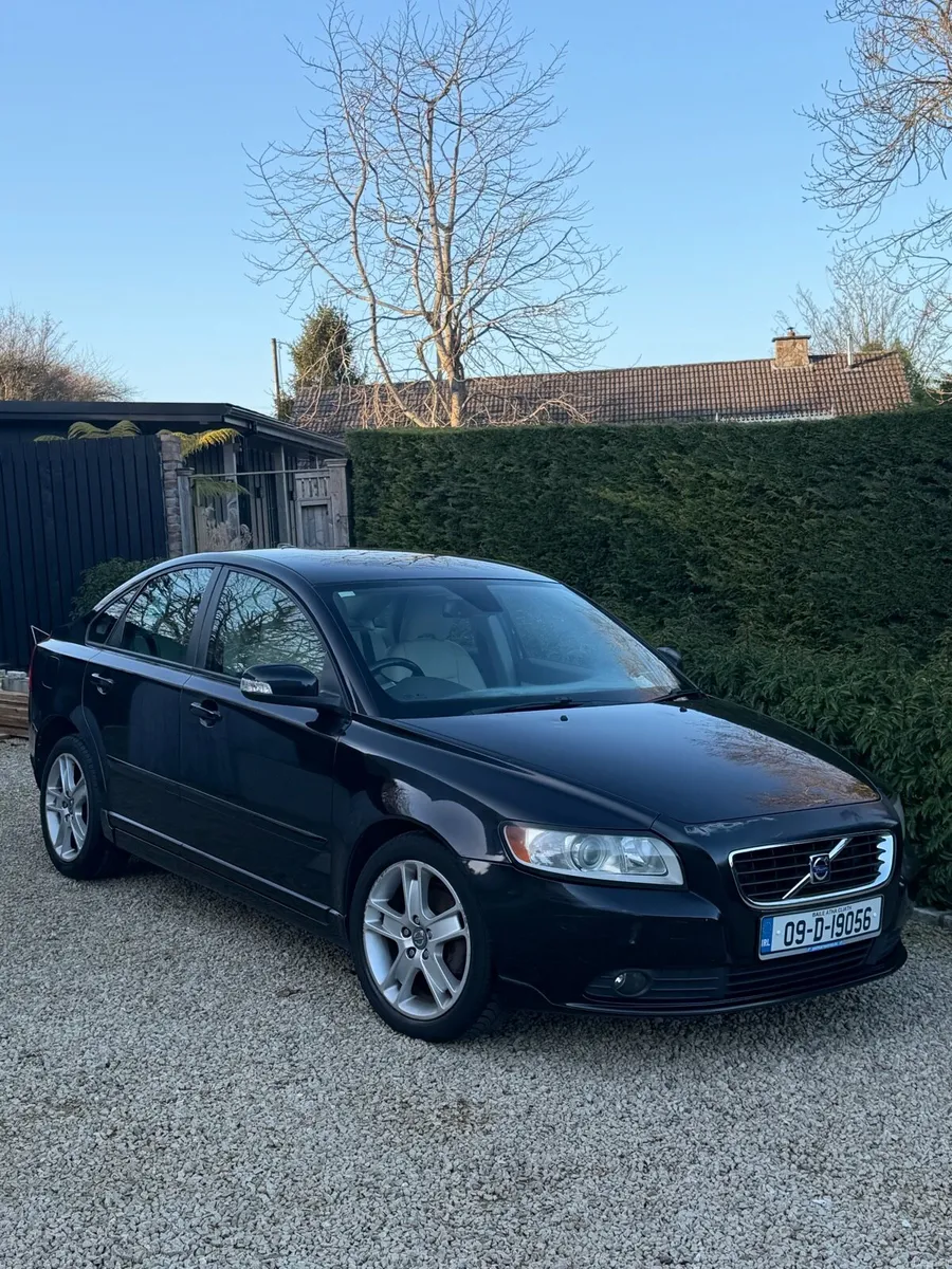 Volvo S40 - Image 1