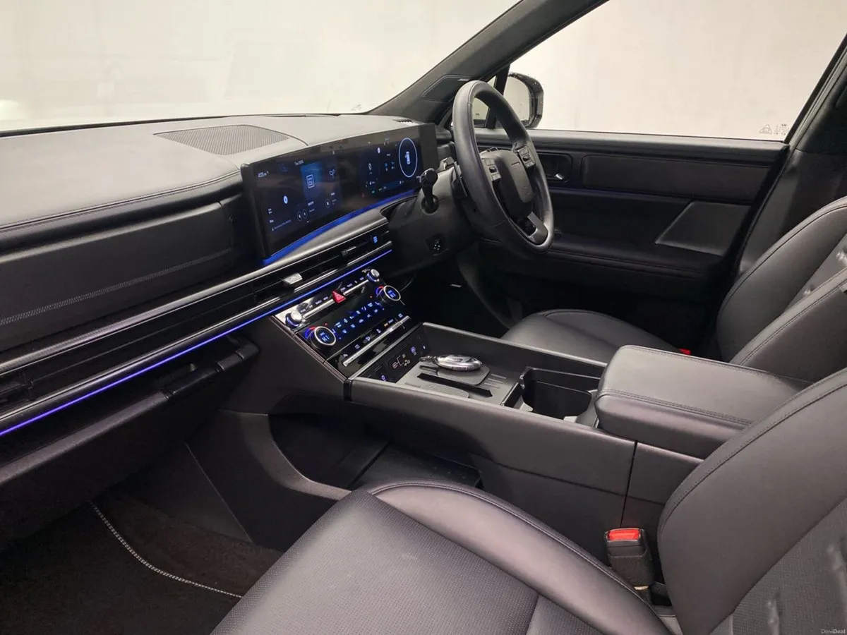 Hyundai Santa Fe 1.6 PHEV 4WD Premium - Image 2