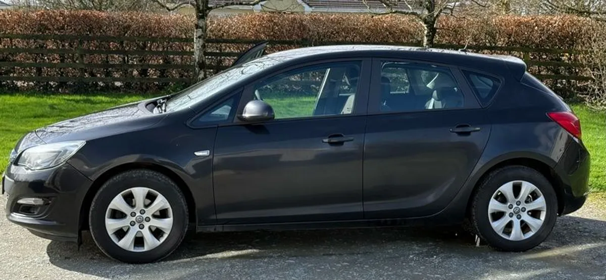 2014 Opel Astra - Image 1