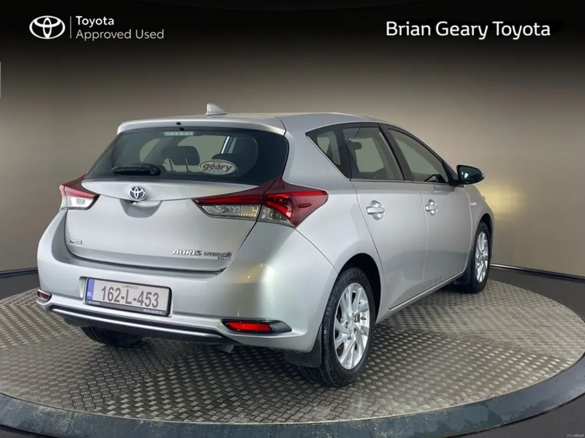 Toyota Auris HYBRID LUNA - Image 2