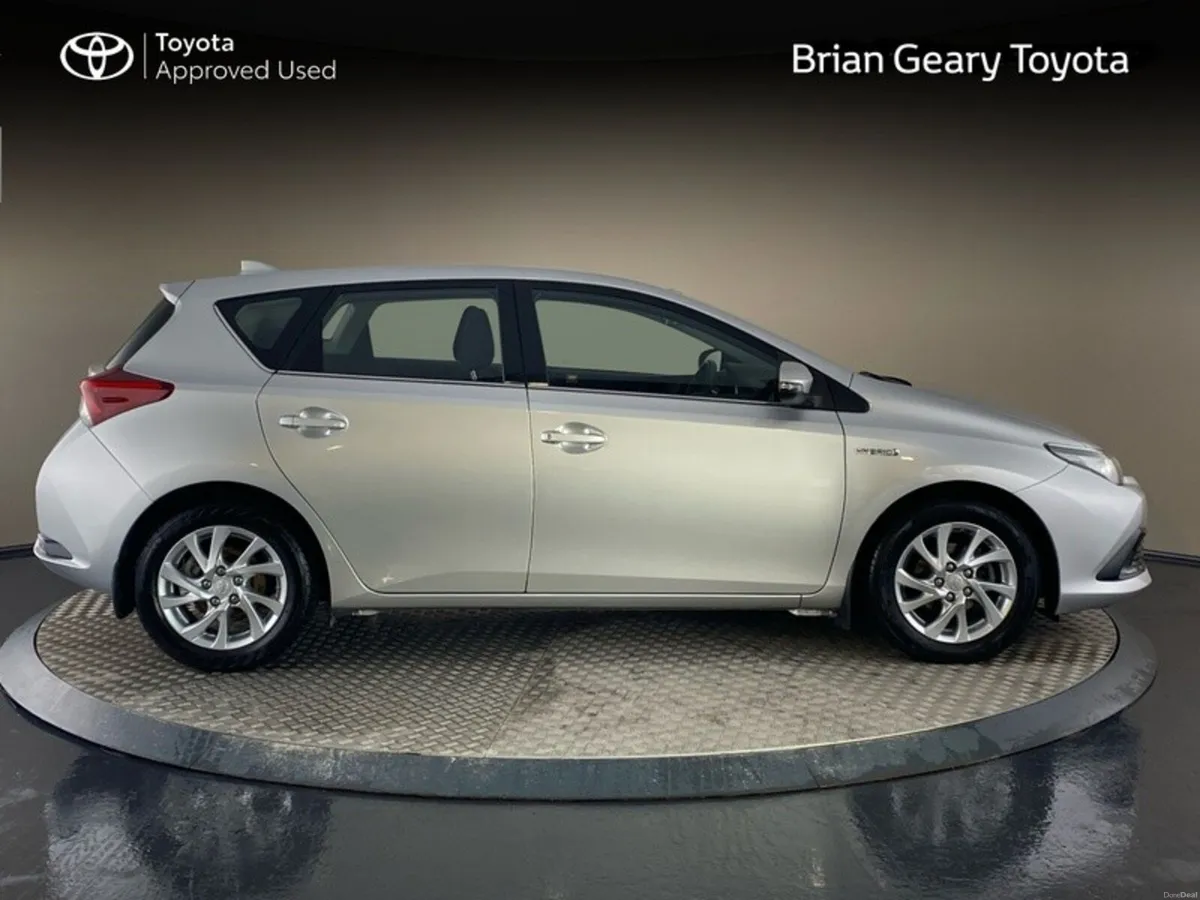 Toyota Auris HYBRID LUNA - Image 3