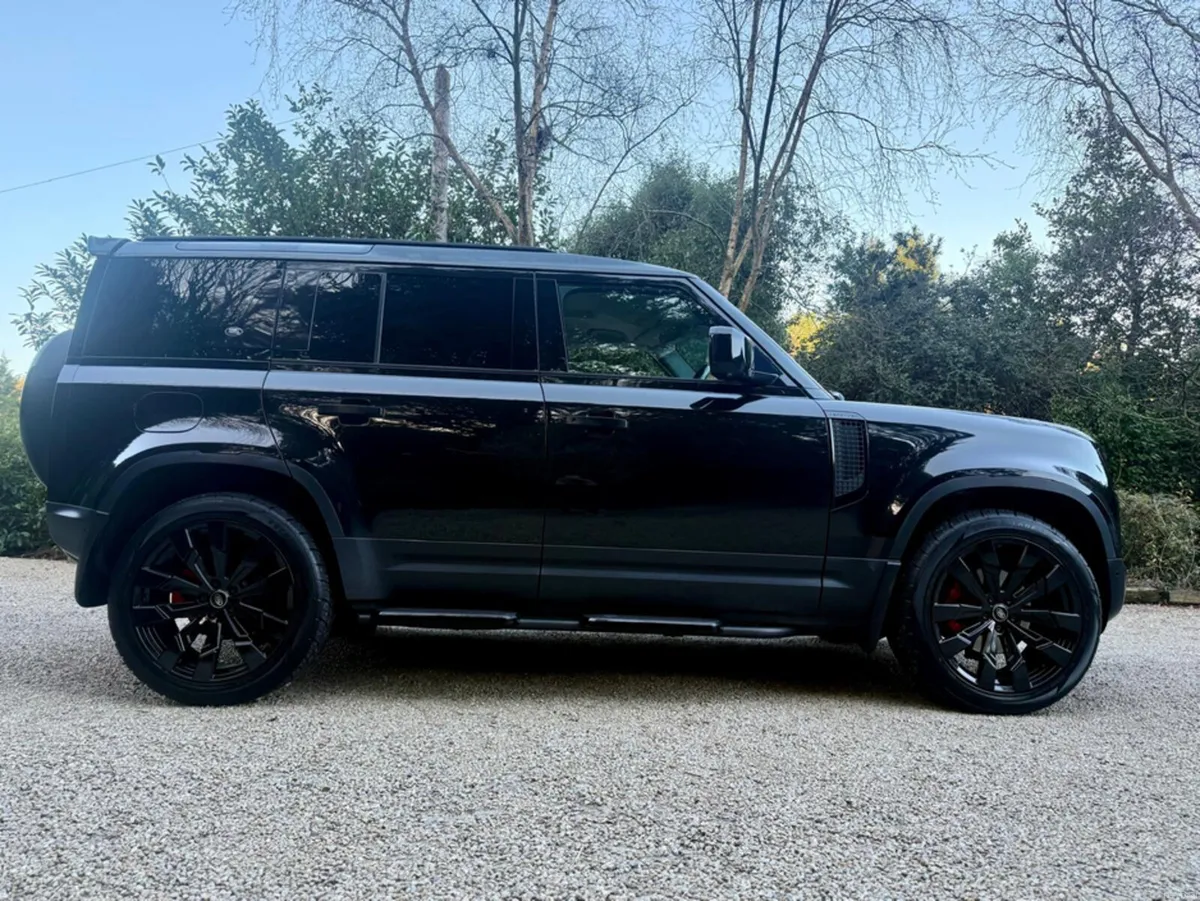 Land Rover Defender 110 7 SEAT SD4 240 S - Image 3