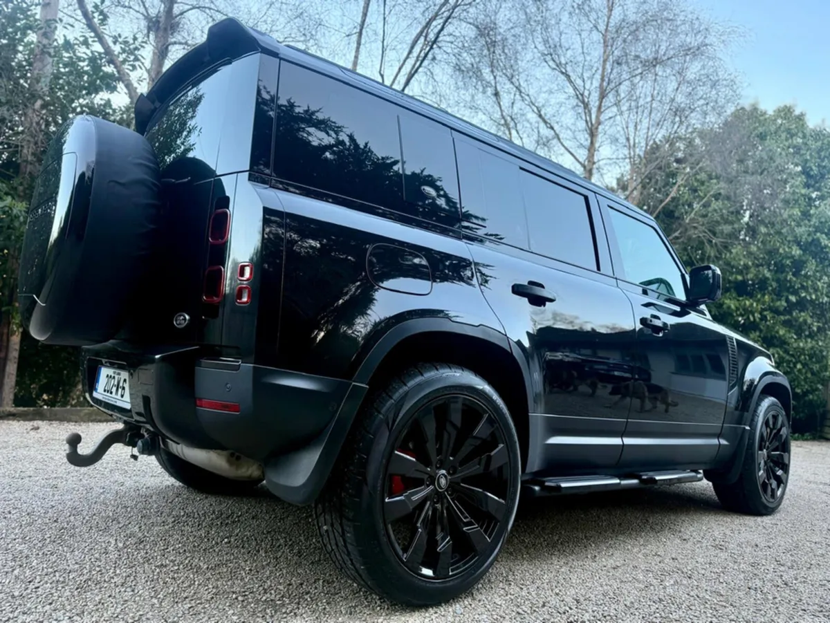 Land Rover Defender 110 7 SEAT SD4 240 S - Image 4