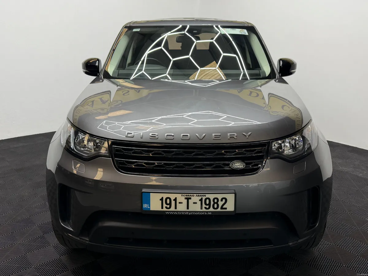 2019 Land Rover Discovery 2.0 diesel 7 seat - Image 3