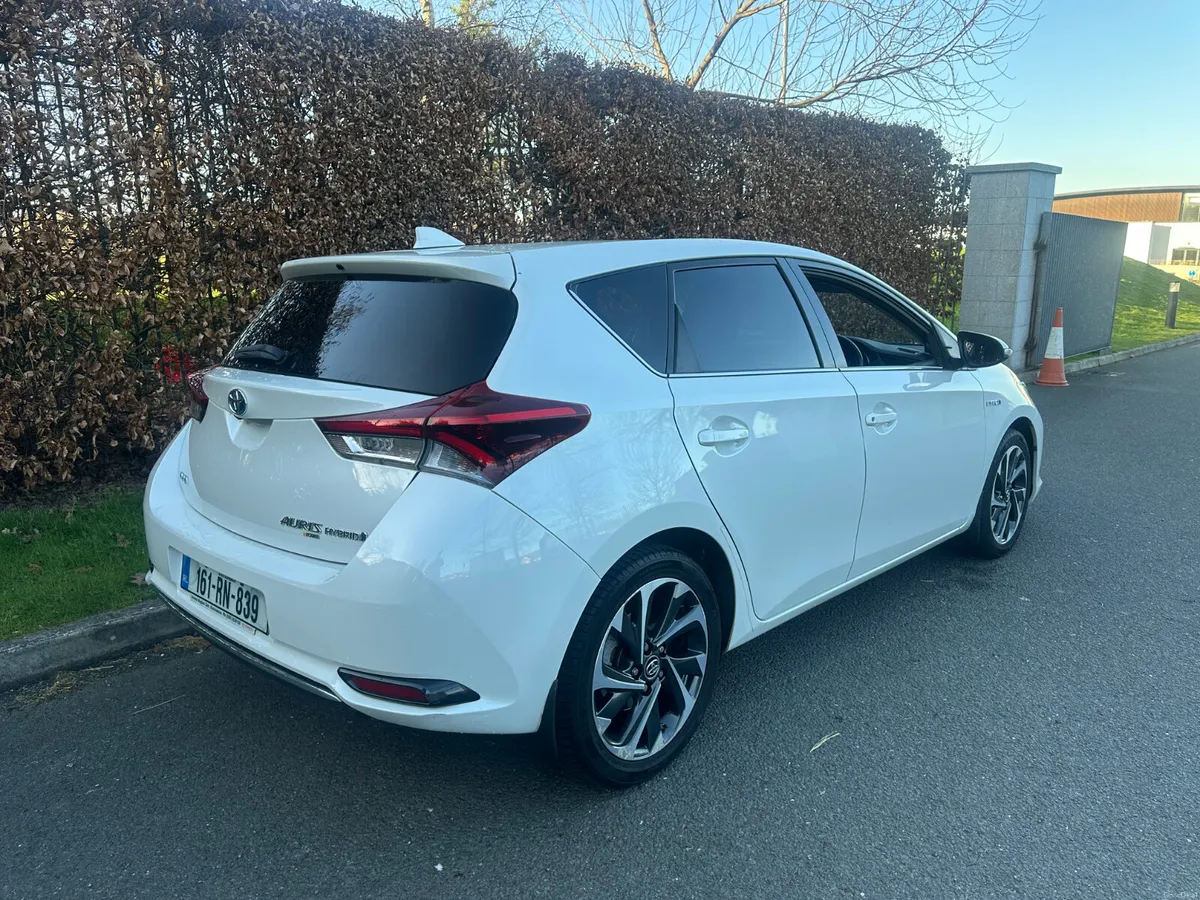 Toyota Auris Hybrid Sol 67Kms - Image 4