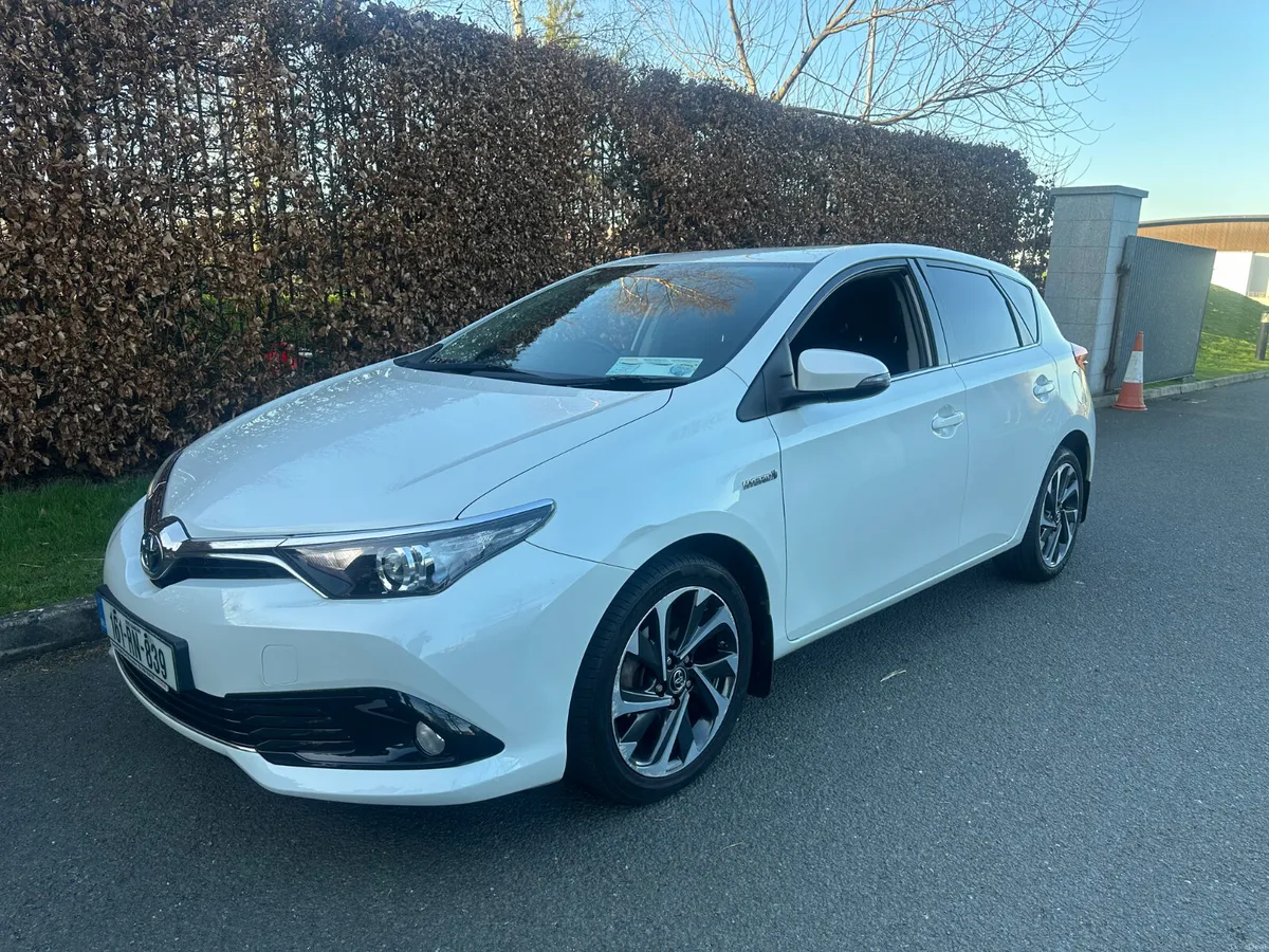 Toyota Auris Hybrid Sol 67Kms - Image 2