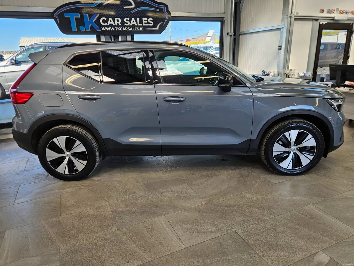 232 VOLVO XC40 T4 PLUS 208 BHP HYBRID - Image 2