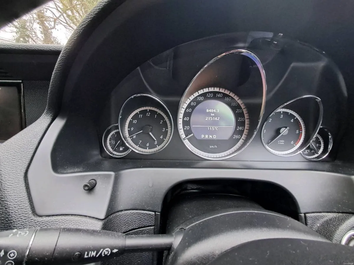 Mercedes Benz 2011 E class Coupe blue efficiency - Image 3