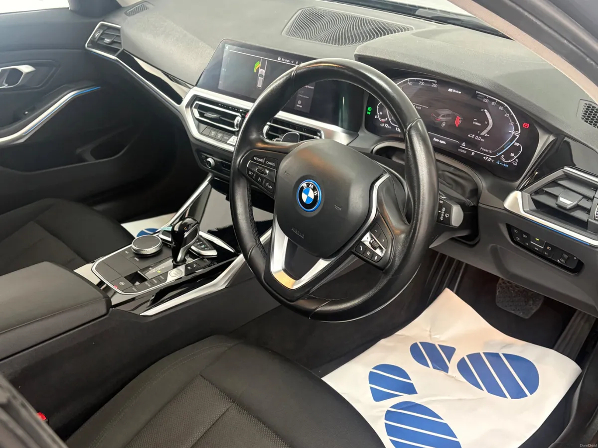 BMW 330e SE Pro 2.0 Estate 2022 - Image 3