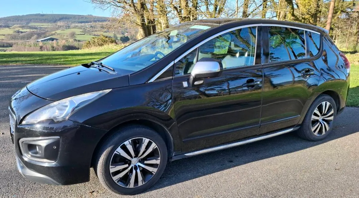 AUTOMATIC 2015 Peugeot 3008  HYBRID 4 4X4 ALLURE 5 - Image 1