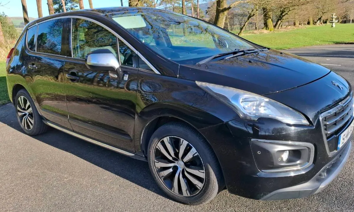 AUTOMATIC 2015 Peugeot 3008  HYBRID 4 4X4 ALLURE 5 - Image 2