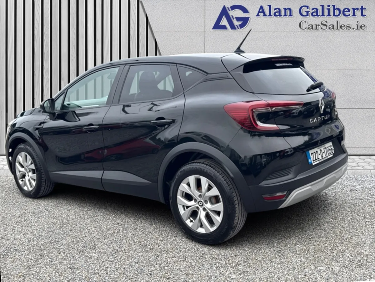 Renault Captur ICONIC EDITION  TCE €79 PW - Image 2