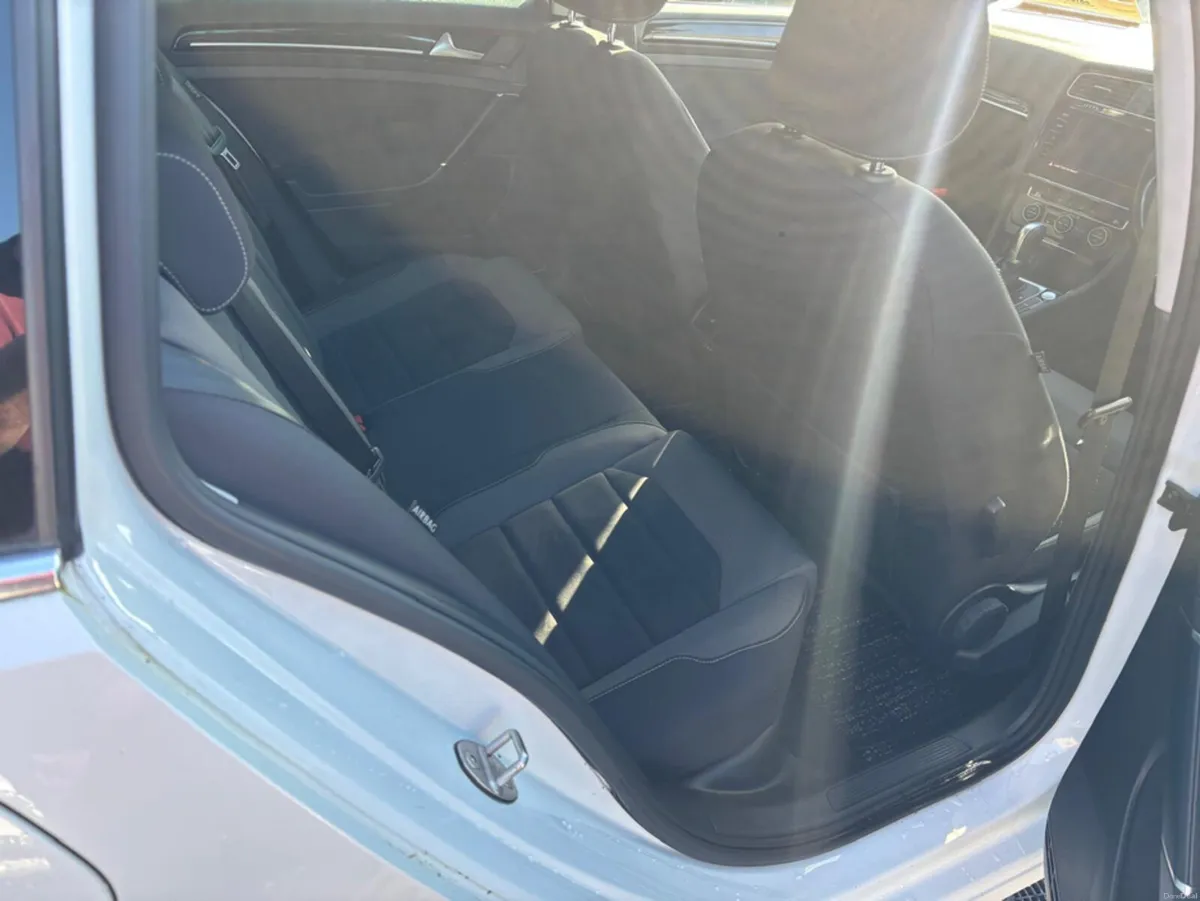 Volkswagen Golf HIGHLINE 1.4 AUTOMATIC PETROL - Image 4