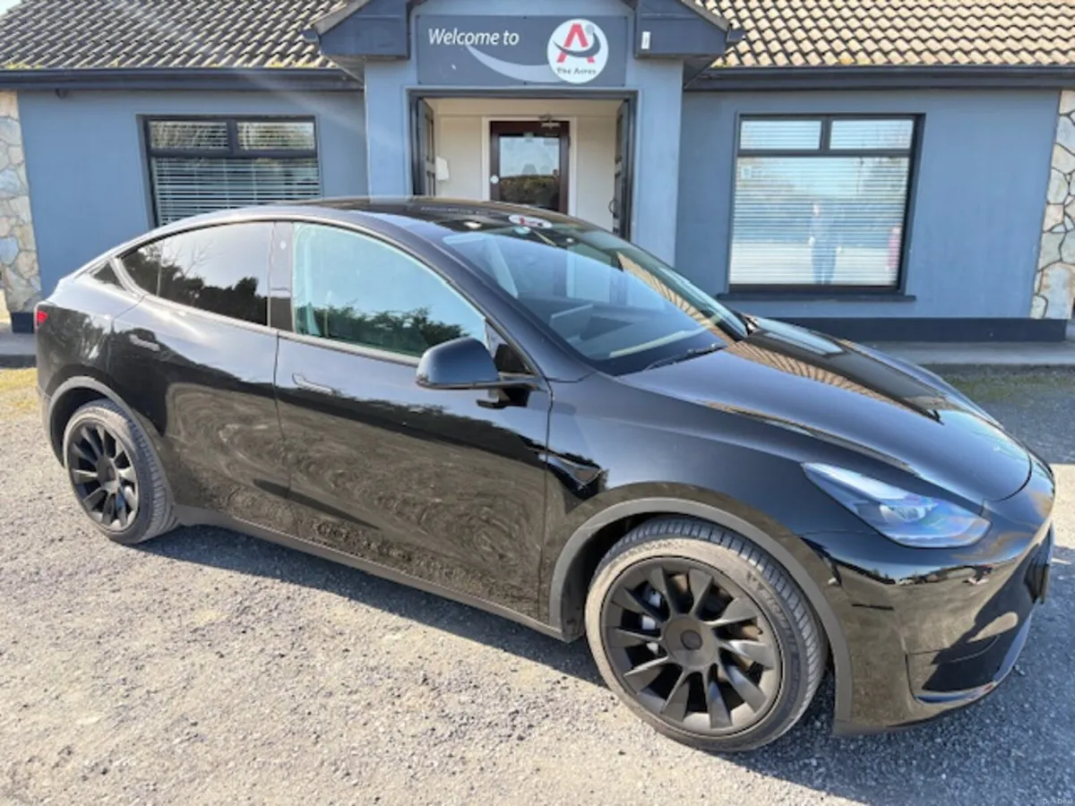 Tesla Model Y 2023 - Image 2