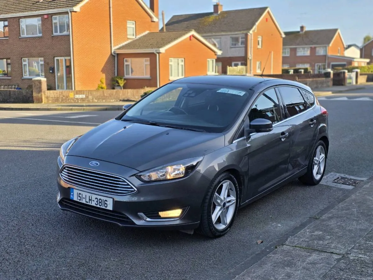 Ford Focus 2015 Titanium Low Km - Image 2
