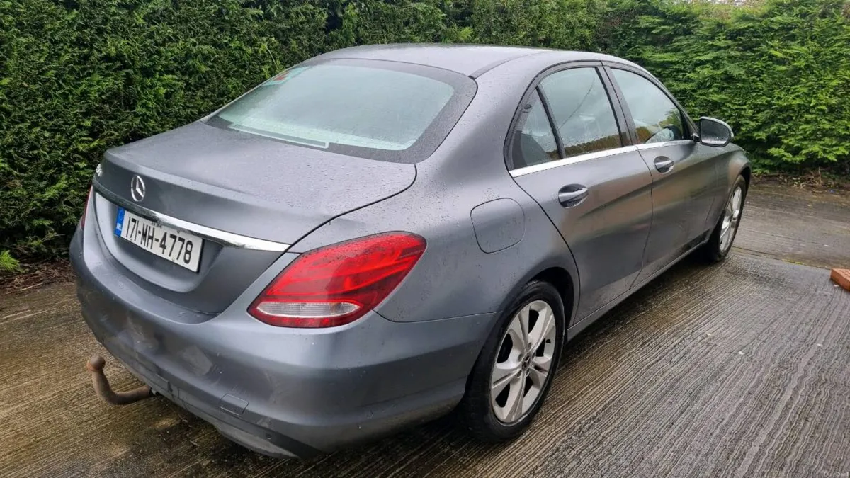 Mercedes 220 - Image 4