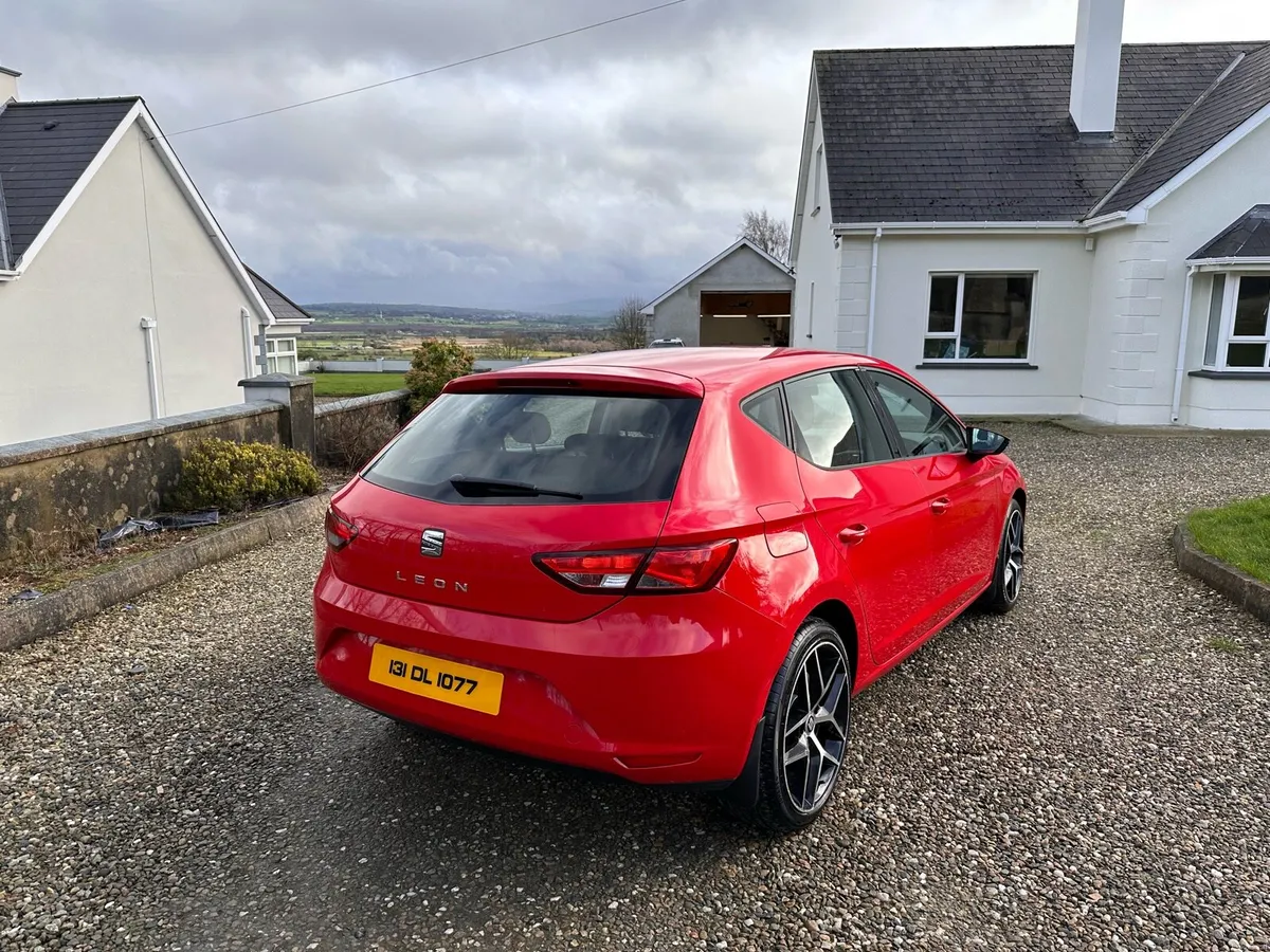 131 SEAT LEON 1.6 TDI DYNAMICS "FIRE RED" - Image 2