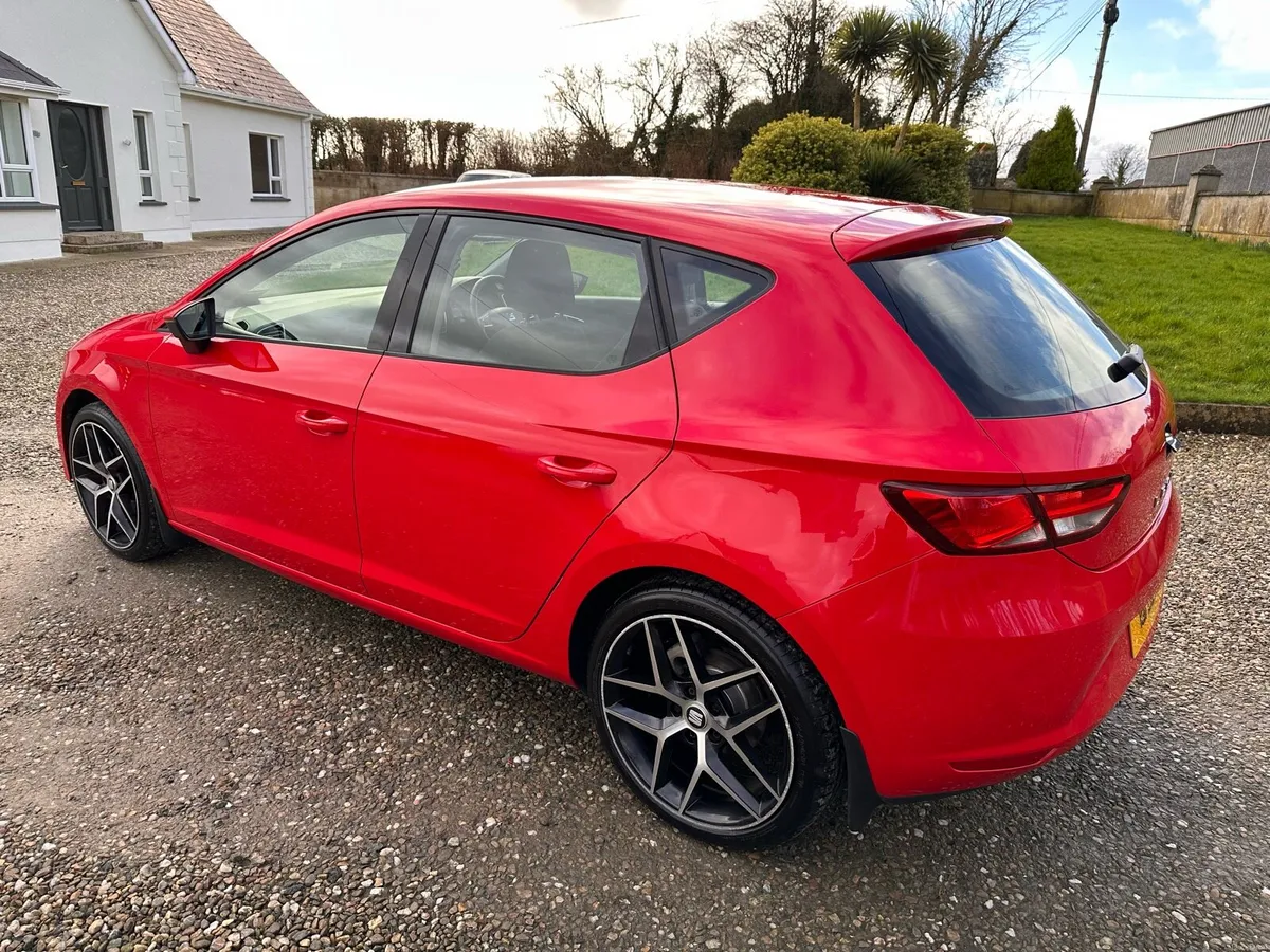 131 SEAT LEON 1.6 TDI DYNAMICS "FIRE RED" - Image 3