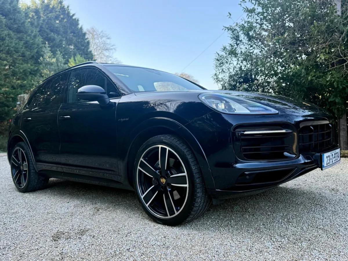 Porsche Cayenne E-HYBRID PLATINUM *Rear Entertainm - Image 1