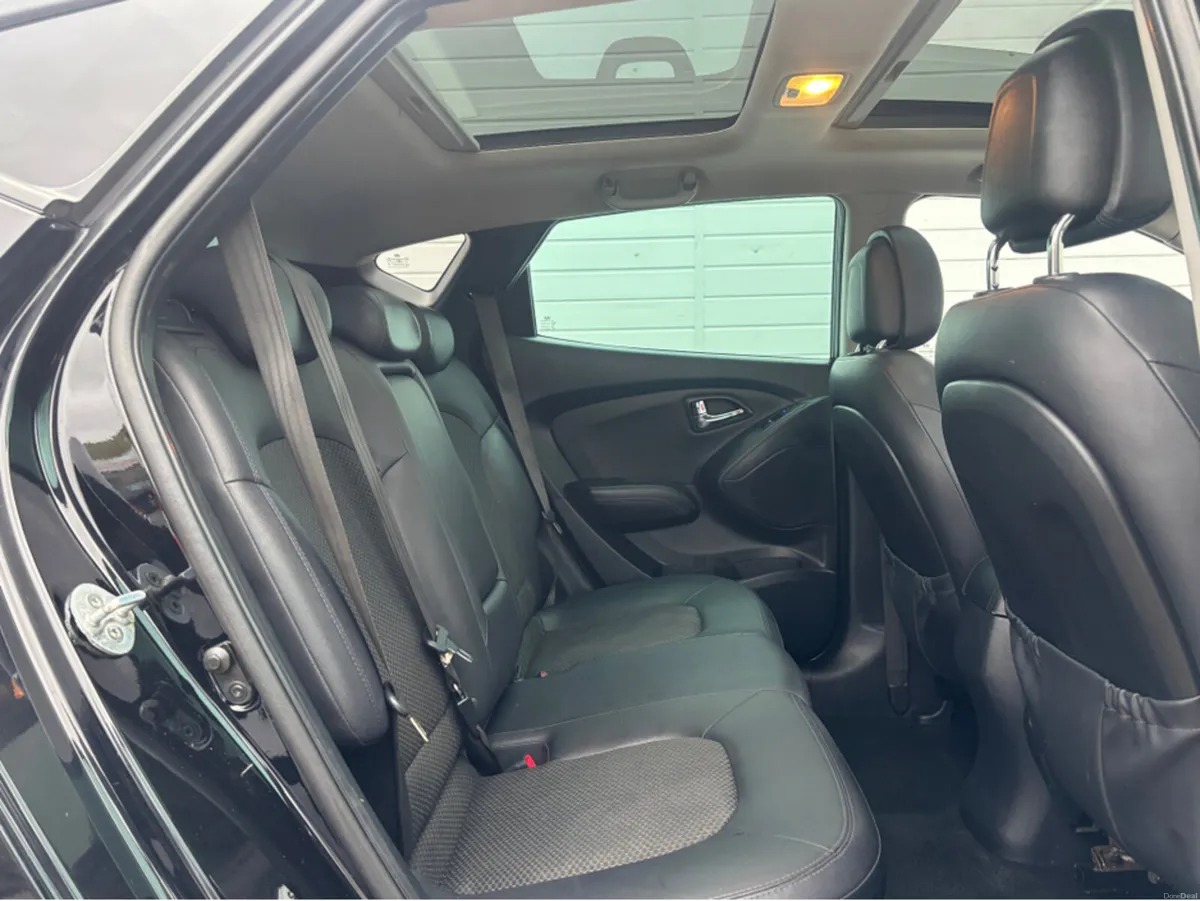 Hyundai ix35 1.7 CRDI PREMIUM 2WD 5DR - Image 2